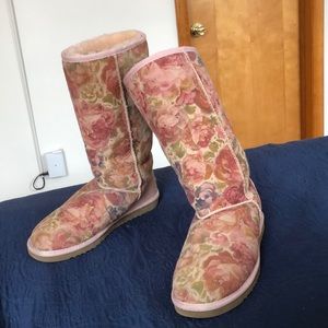 Gently used floral UGGS